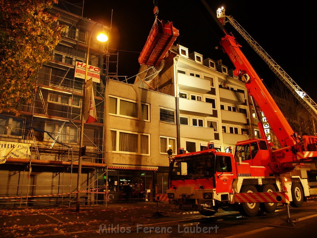 Sturm 3 Geruest droht auf die Strasse zu stuerzen Koeln Kalk Kalker Hauptstr   P236.JPG